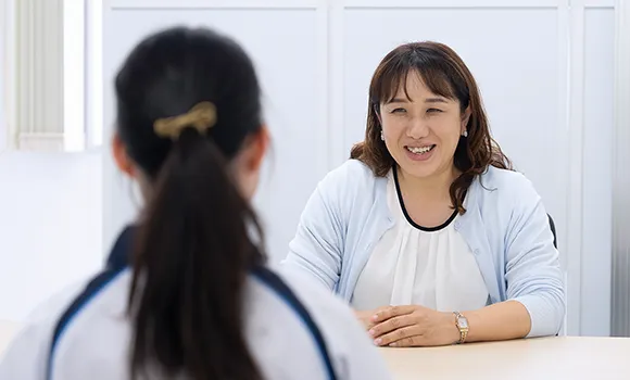 保健師と面談している写真